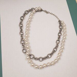 Silver tone twist chain link and faux pearl vintage necklace